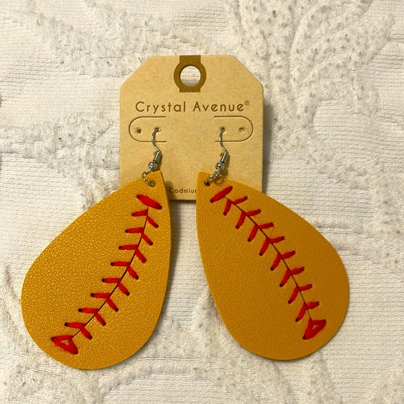 Softball Earrings NWT - Picture 1 of 4